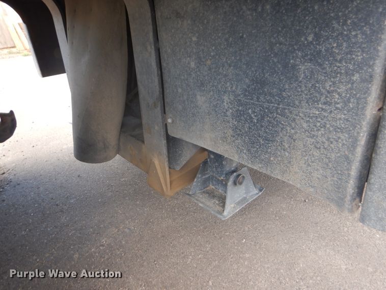 image for item GH9576 2000 Landoll 660 tilt deck equipment trailer