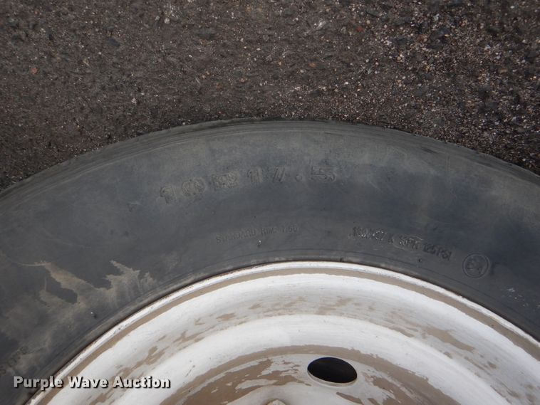 image for item GH9576 2000 Landoll 660 tilt deck equipment trailer