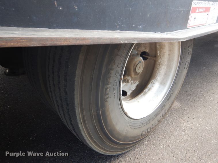 image for item GH9576 2000 Landoll 660 tilt deck equipment trailer