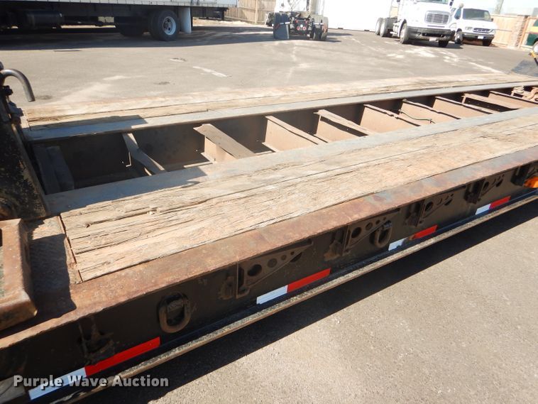 image for item GH9578 2002 Eager Beaver 55 GLS lowboy equipment trailer
