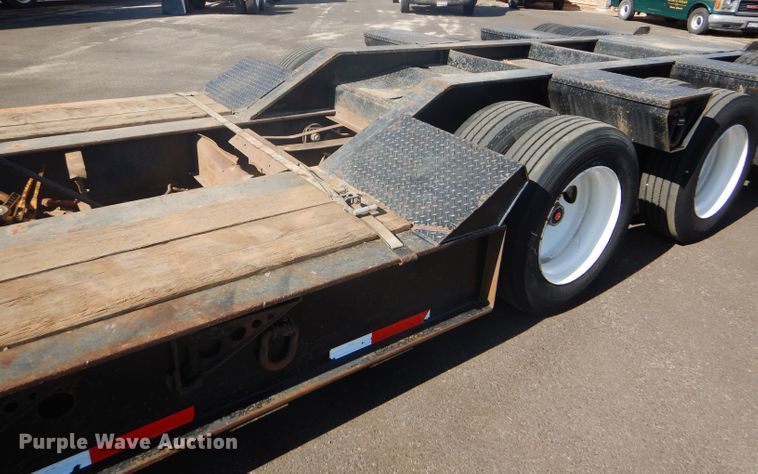 image for item GH9578 2002 Eager Beaver 55 GLS lowboy equipment trailer