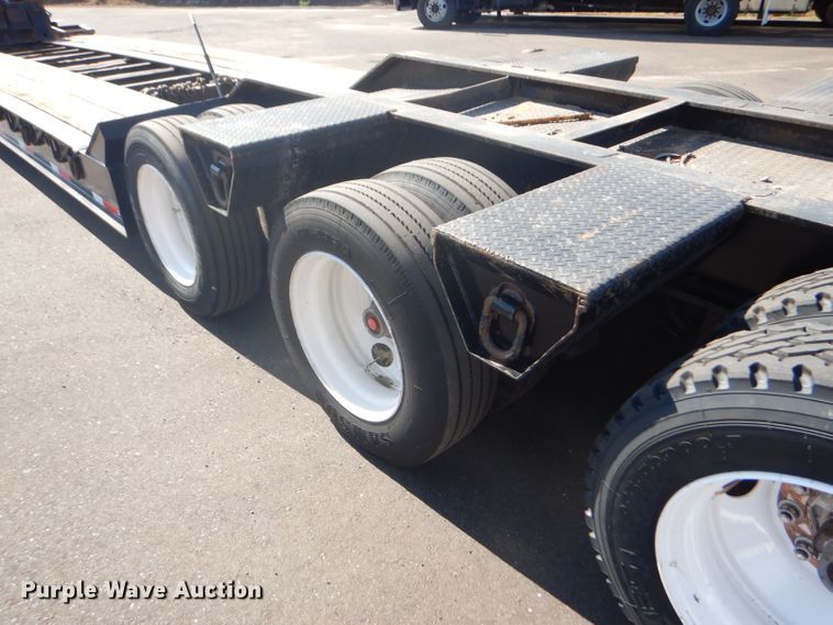 image for item GH9578 2002 Eager Beaver 55 GLS lowboy equipment trailer