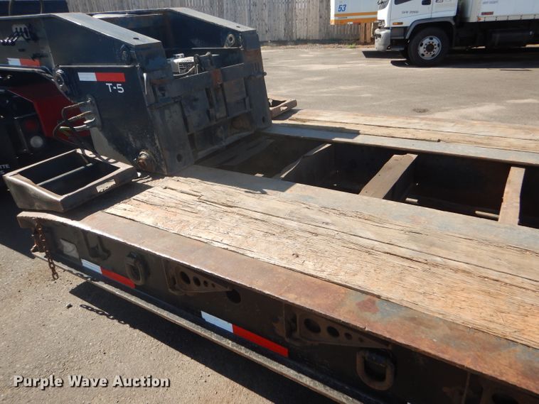 image for item GH9578 2002 Eager Beaver 55 GLS lowboy equipment trailer