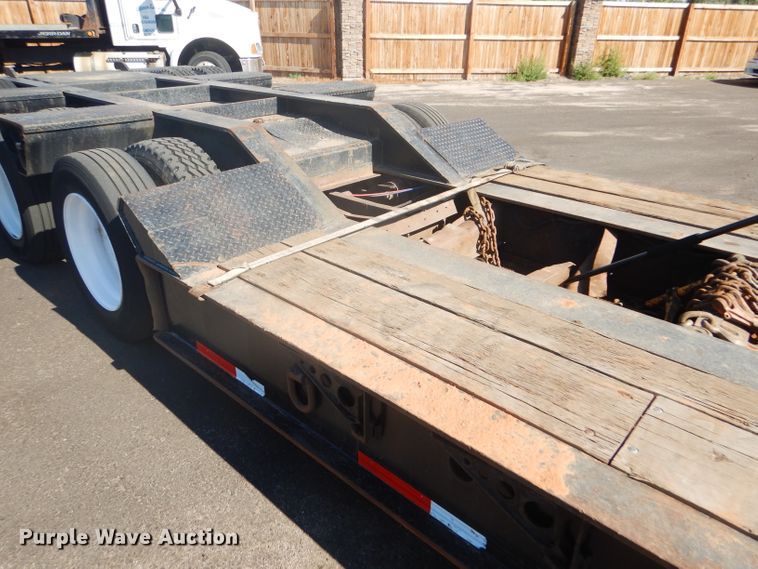 image for item GH9578 2002 Eager Beaver 55 GLS lowboy equipment trailer