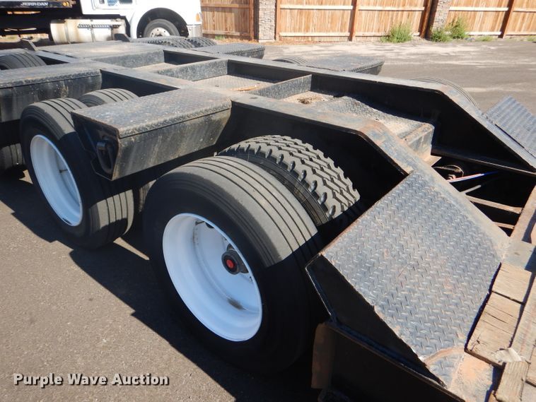 image for item GH9578 2002 Eager Beaver 55 GLS lowboy equipment trailer