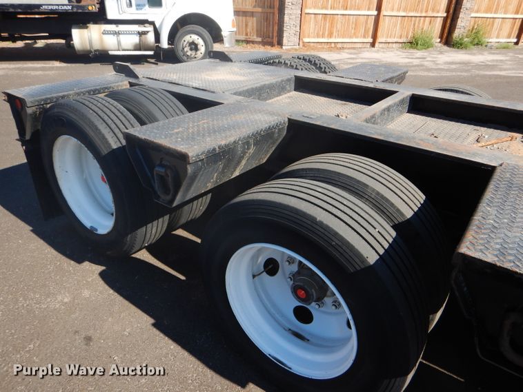 image for item GH9578 2002 Eager Beaver 55 GLS lowboy equipment trailer