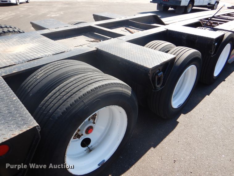 image for item GH9578 2002 Eager Beaver 55 GLS lowboy equipment trailer