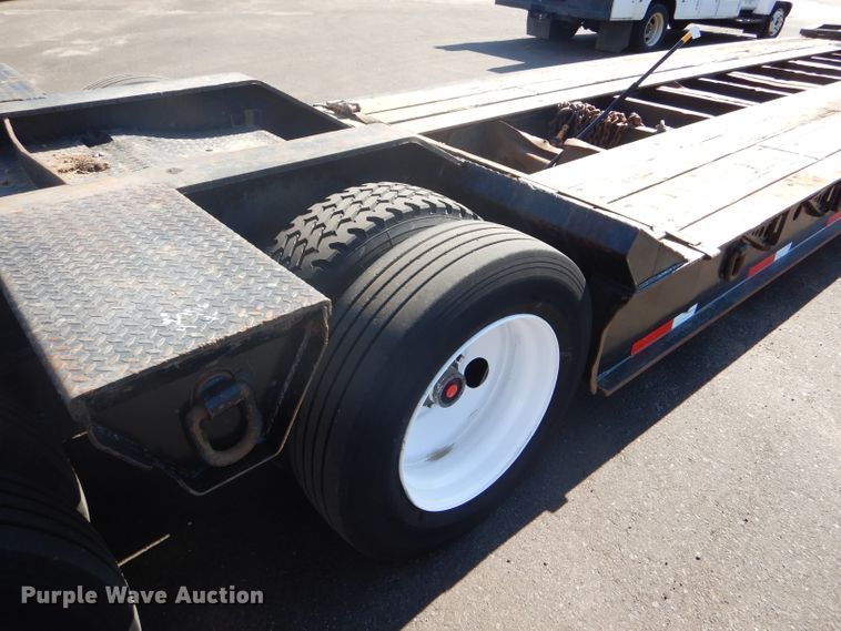 image for item GH9578 2002 Eager Beaver 55 GLS lowboy equipment trailer