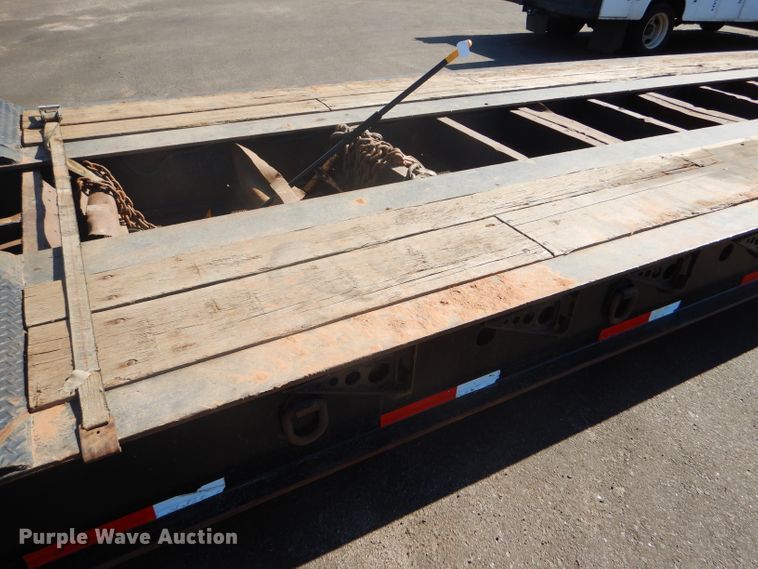 image for item GH9578 2002 Eager Beaver 55 GLS lowboy equipment trailer