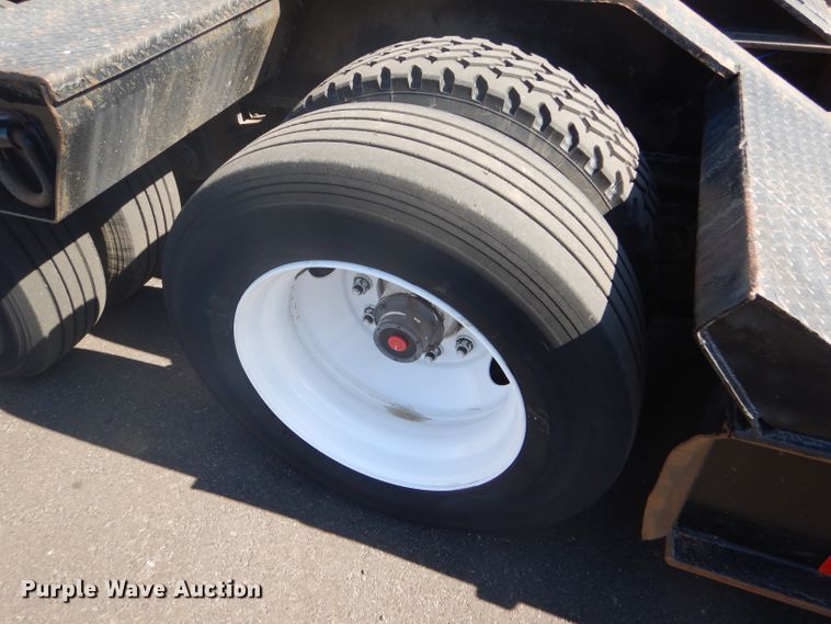 image for item GH9578 2002 Eager Beaver 55 GLS lowboy equipment trailer