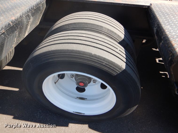 image for item GH9578 2002 Eager Beaver 55 GLS lowboy equipment trailer