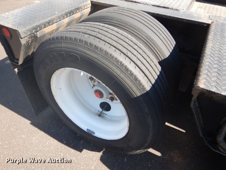 image for item GH9578 2002 Eager Beaver 55 GLS lowboy equipment trailer