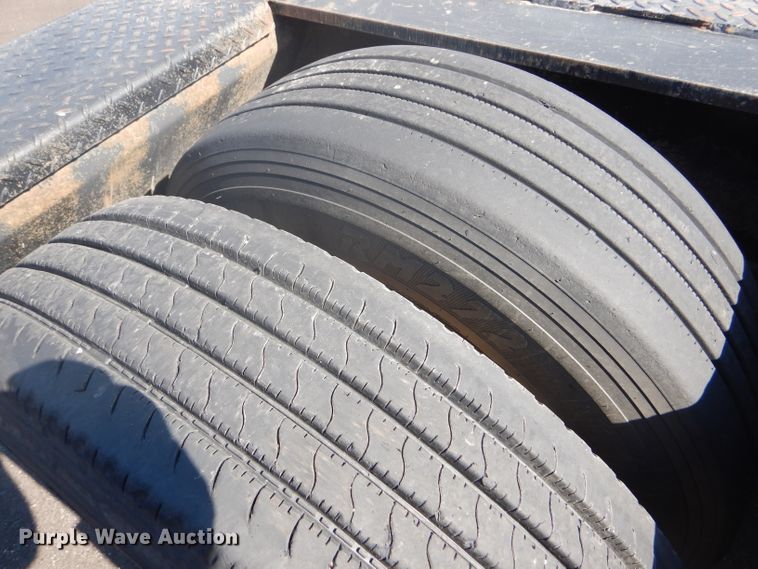 image for item GH9578 2002 Eager Beaver 55 GLS lowboy equipment trailer