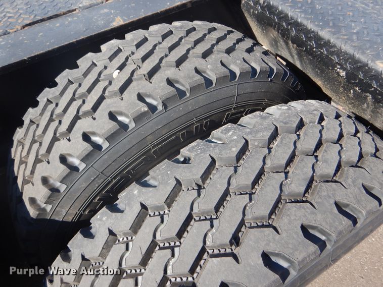 image for item GH9578 2002 Eager Beaver 55 GLS lowboy equipment trailer