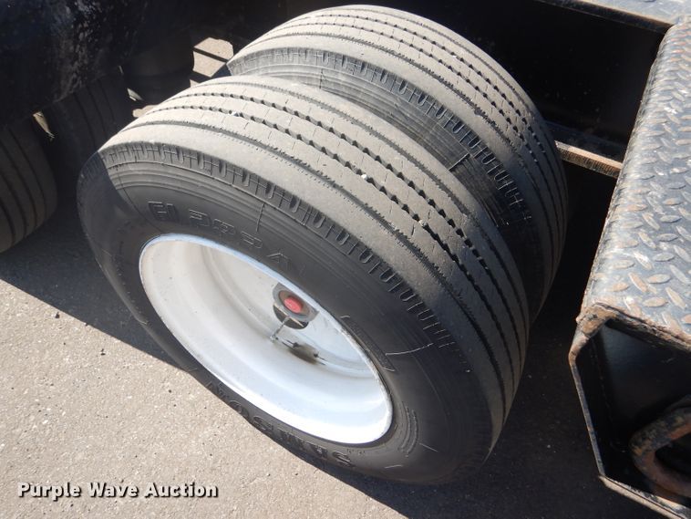 image for item GH9578 2002 Eager Beaver 55 GLS lowboy equipment trailer