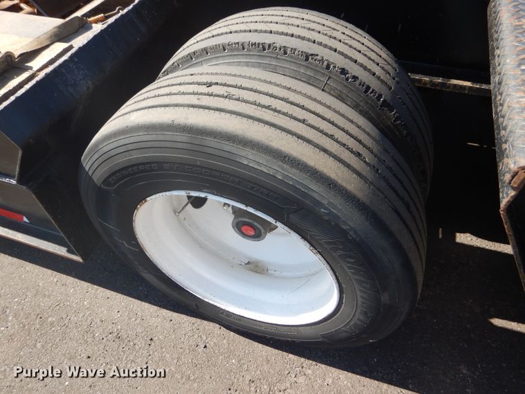 image for item GH9578 2002 Eager Beaver 55 GLS lowboy equipment trailer