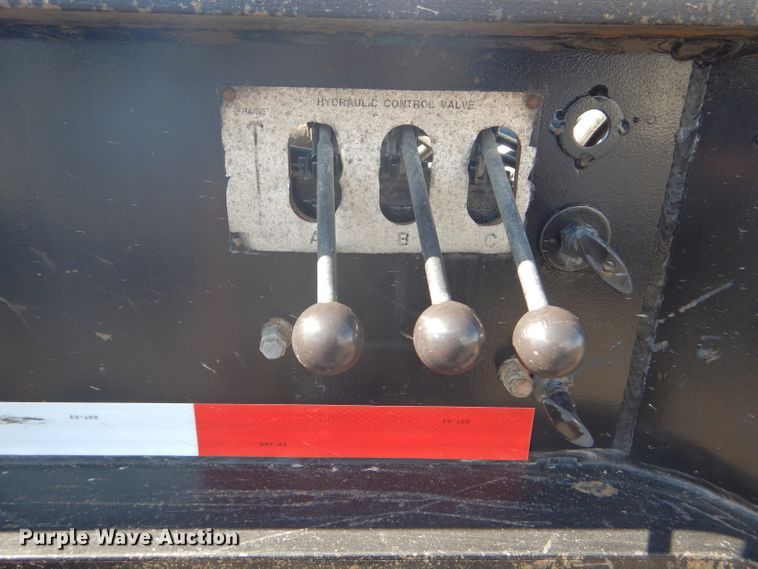 image for item GH9578 2002 Eager Beaver 55 GLS lowboy equipment trailer