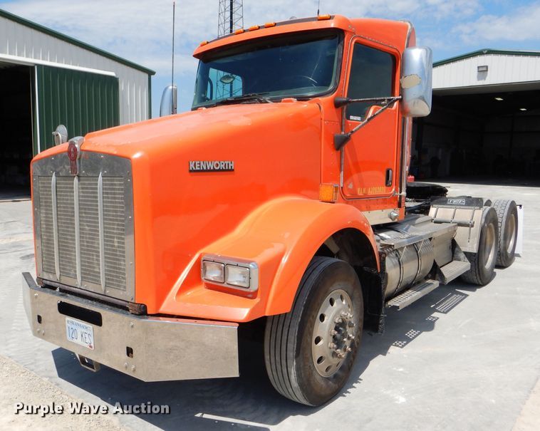 image for item GH9602 2010 Kenworth T800 semi truck