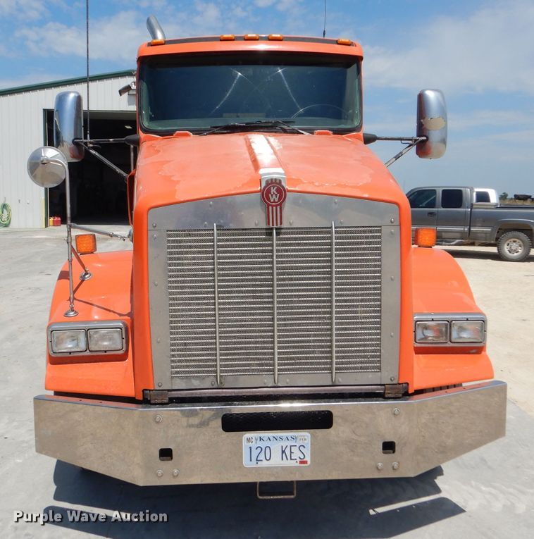 image for item GH9602 2010 Kenworth T800 semi truck