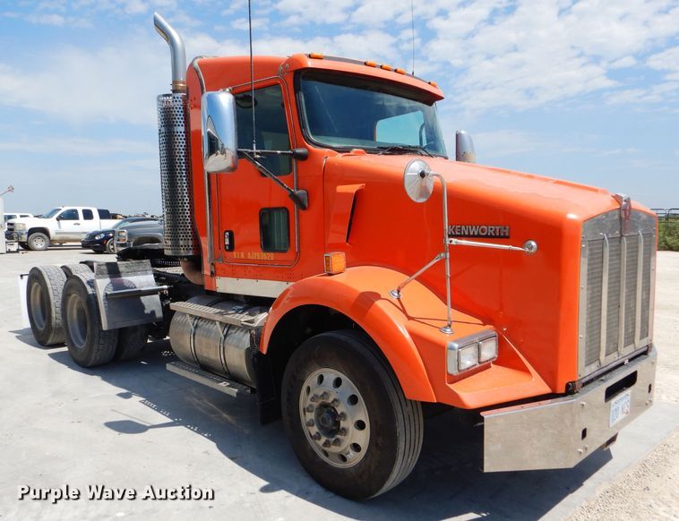 image for item GH9602 2010 Kenworth T800 semi truck
