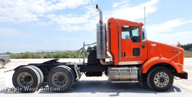 image for item GH9602 2010 Kenworth T800 semi truck