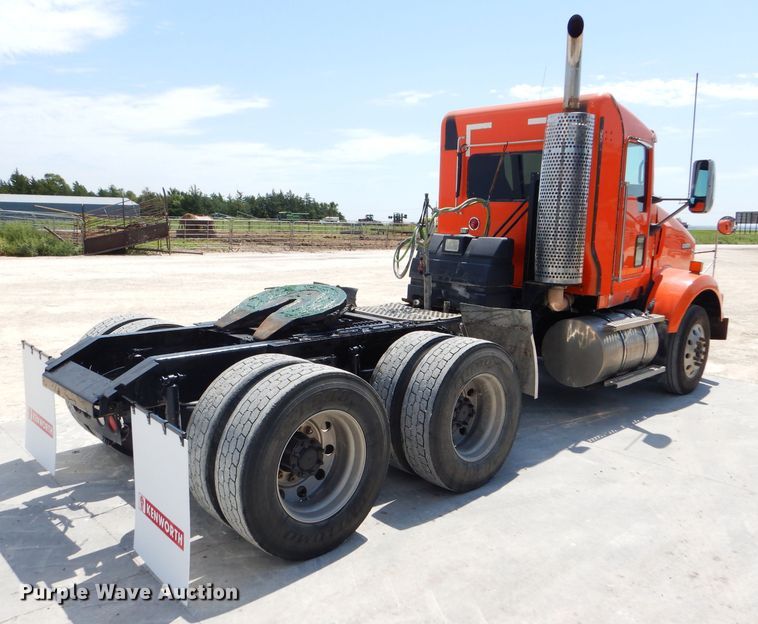 image for item GH9602 2010 Kenworth T800 semi truck