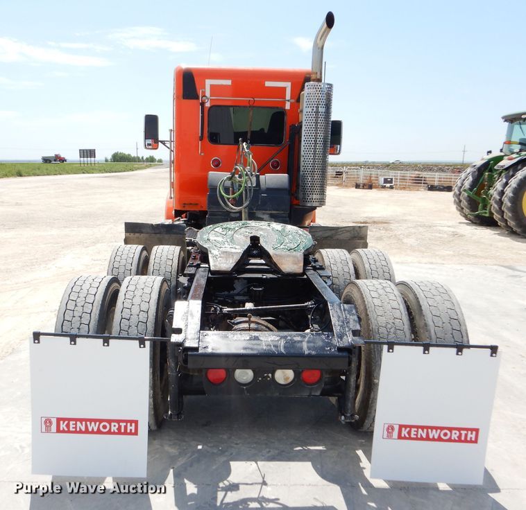 image for item GH9602 2010 Kenworth T800 semi truck