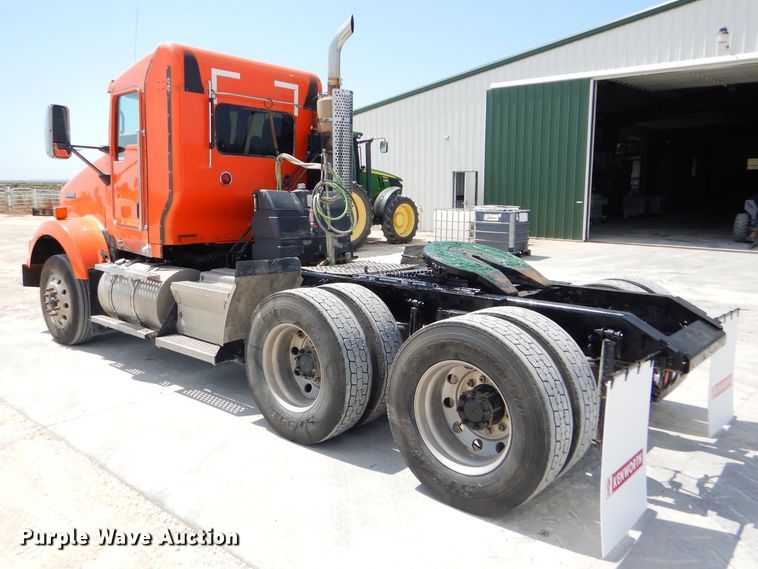 image for item GH9602 2010 Kenworth T800 semi truck