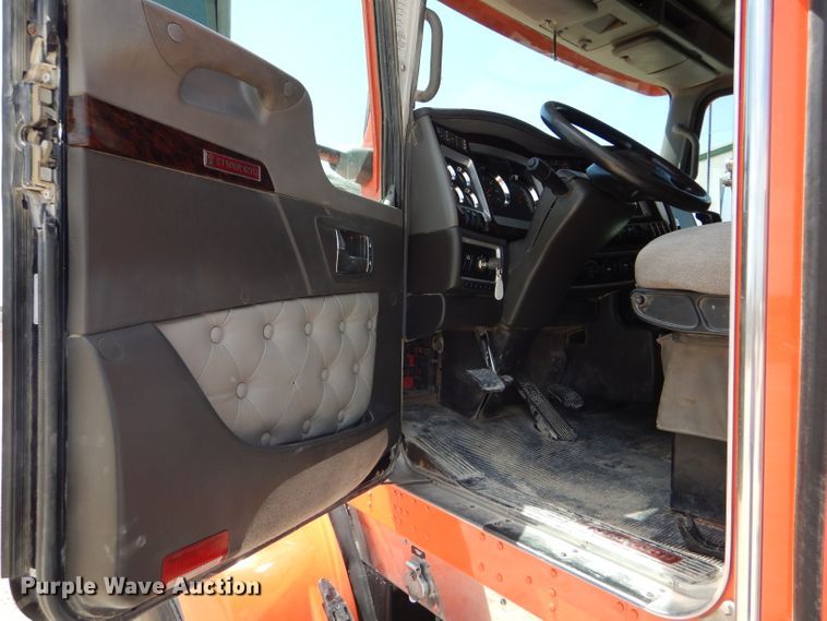 image for item GH9602 2010 Kenworth T800 semi truck