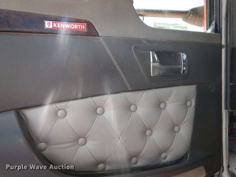 image for item GH9602 2010 Kenworth T800 semi truck