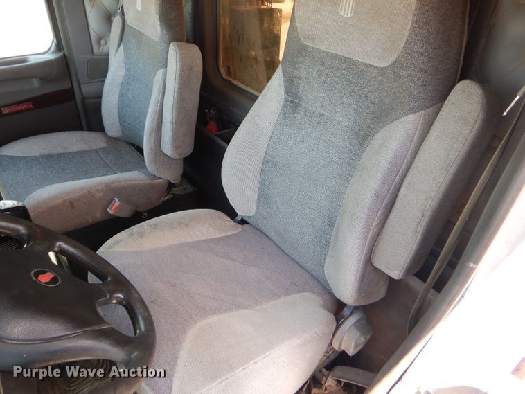 image for item GH9602 2010 Kenworth T800 semi truck