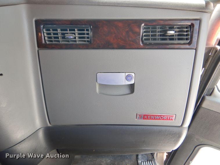 image for item GH9602 2010 Kenworth T800 semi truck