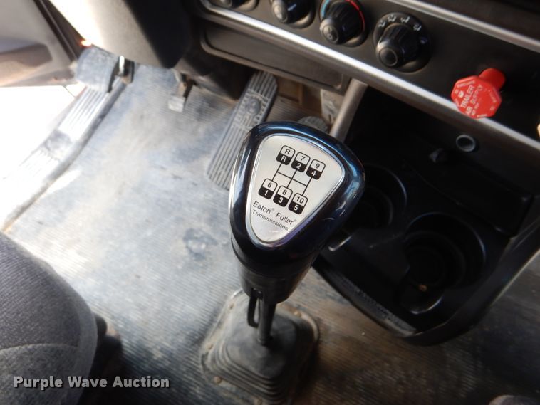 image for item GH9602 2010 Kenworth T800 semi truck