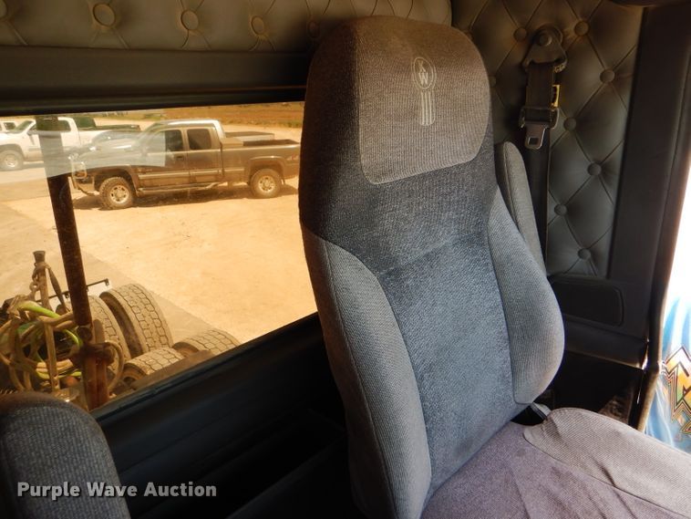 image for item GH9602 2010 Kenworth T800 semi truck