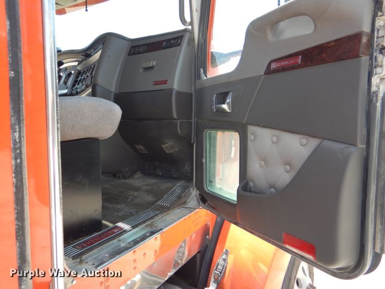 image for item GH9602 2010 Kenworth T800 semi truck