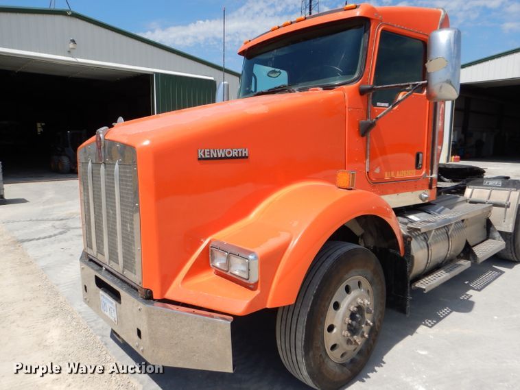 image for item GH9602 2010 Kenworth T800 semi truck