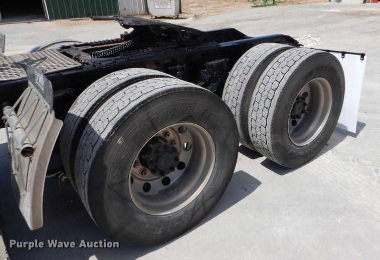 image for item GH9602 2010 Kenworth T800 semi truck