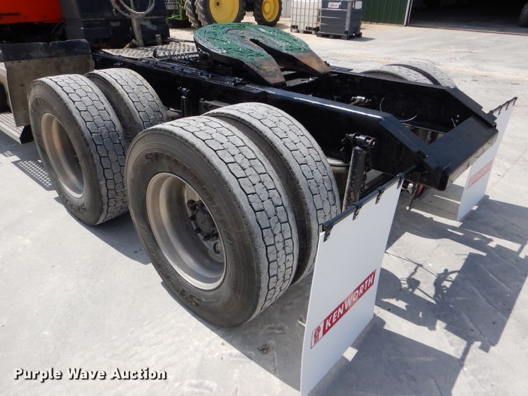 image for item GH9602 2010 Kenworth T800 semi truck
