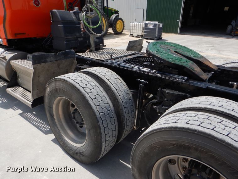 image for item GH9602 2010 Kenworth T800 semi truck