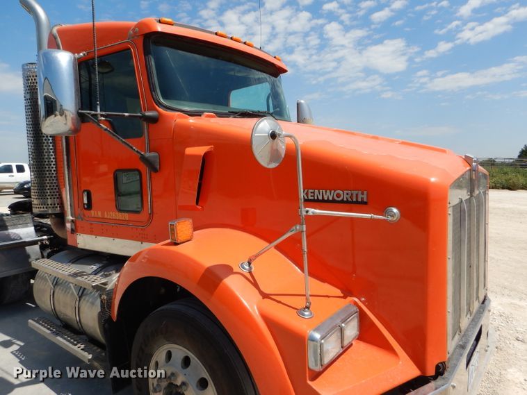 image for item GH9602 2010 Kenworth T800 semi truck