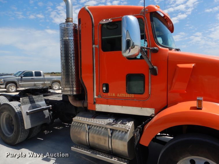 image for item GH9602 2010 Kenworth T800 semi truck