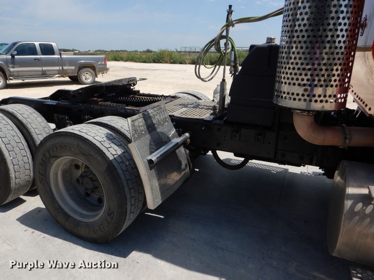 image for item GH9602 2010 Kenworth T800 semi truck