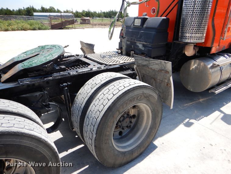 image for item GH9602 2010 Kenworth T800 semi truck