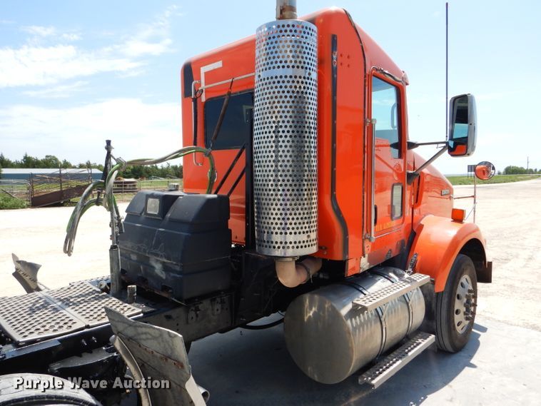 image for item GH9602 2010 Kenworth T800 semi truck