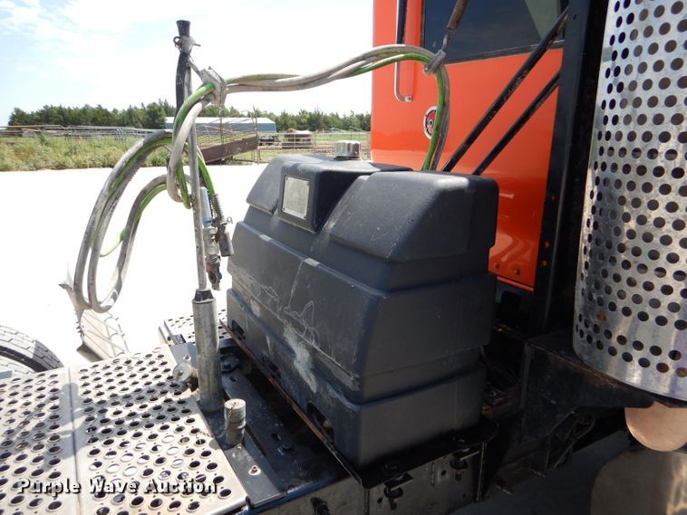 image for item GH9602 2010 Kenworth T800 semi truck