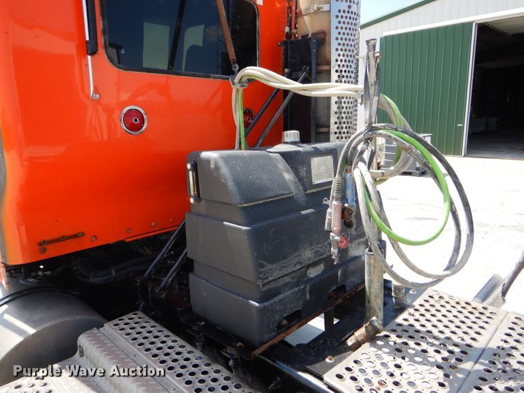 image for item GH9602 2010 Kenworth T800 semi truck