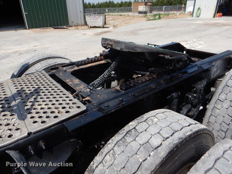 image for item GH9602 2010 Kenworth T800 semi truck