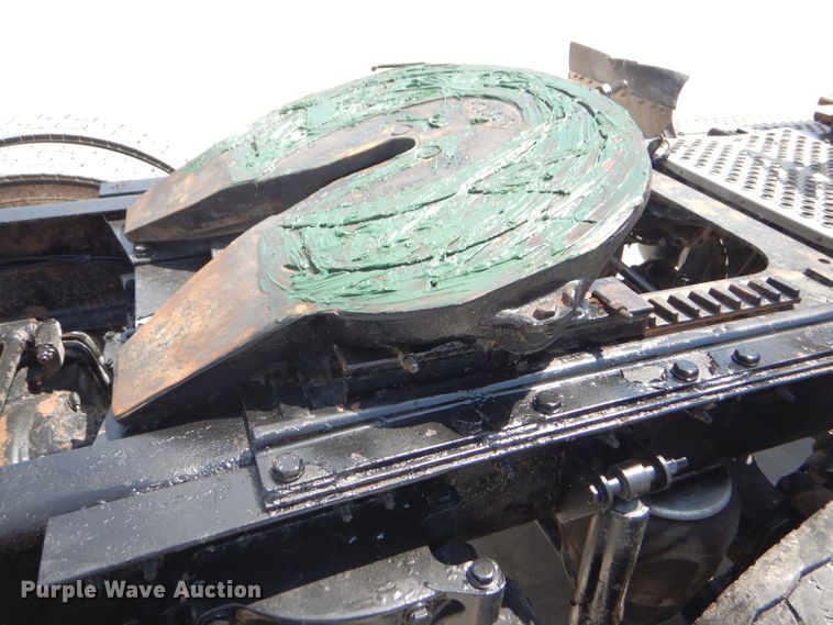 image for item GH9602 2010 Kenworth T800 semi truck