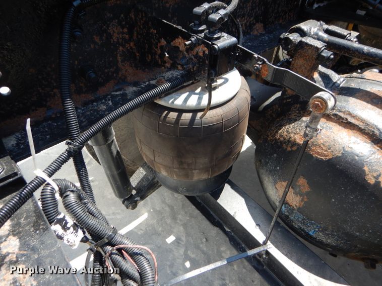 image for item GH9602 2010 Kenworth T800 semi truck