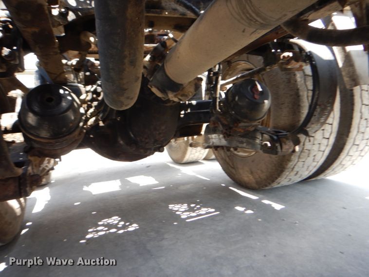 image for item GH9602 2010 Kenworth T800 semi truck